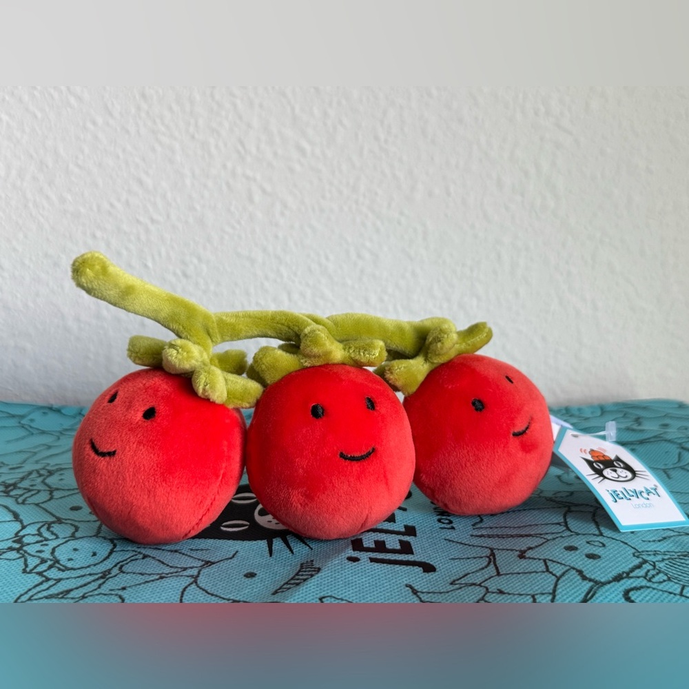 ❗️AUTHENTIC❗️NWT Jellycat Vivacious Tomato - RETIRED + RARE + VHTF! FAST SHIP!